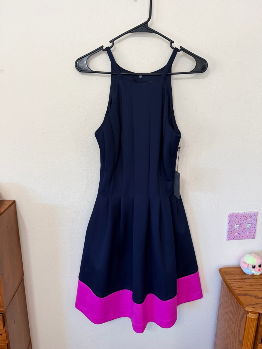Vince Camuto cocktail dress size 4 NWT!